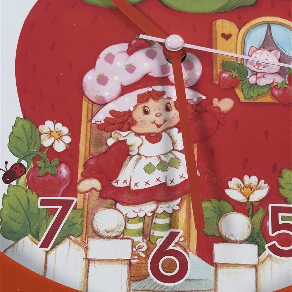 The World Of Strawberry Shortcake Battery Operated Wall Clock Working